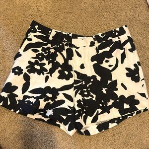 Carmen Marc Valvo Linen Ivory/Black Lined Shorts